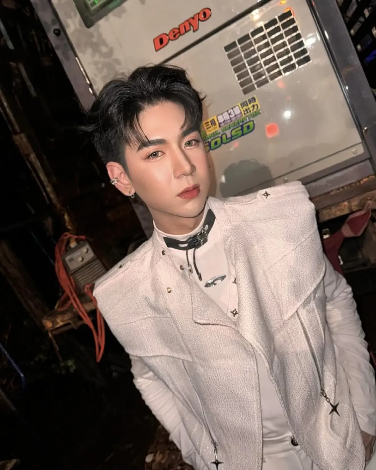 เต้ย อภิสิทธิ์ กราบลา พ่อเอ๊ะ และ พ่อเปีย ขอบคุณที่มอบชีวิตหมอลำให้