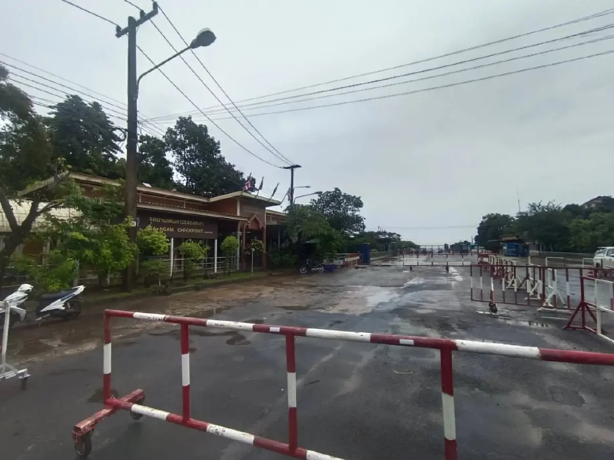 กัมพูชา น้ำมันราคาพุ่ง-ขาดแคลน คนแห่ขับรถเข้ามาเติมฝั่งไทย