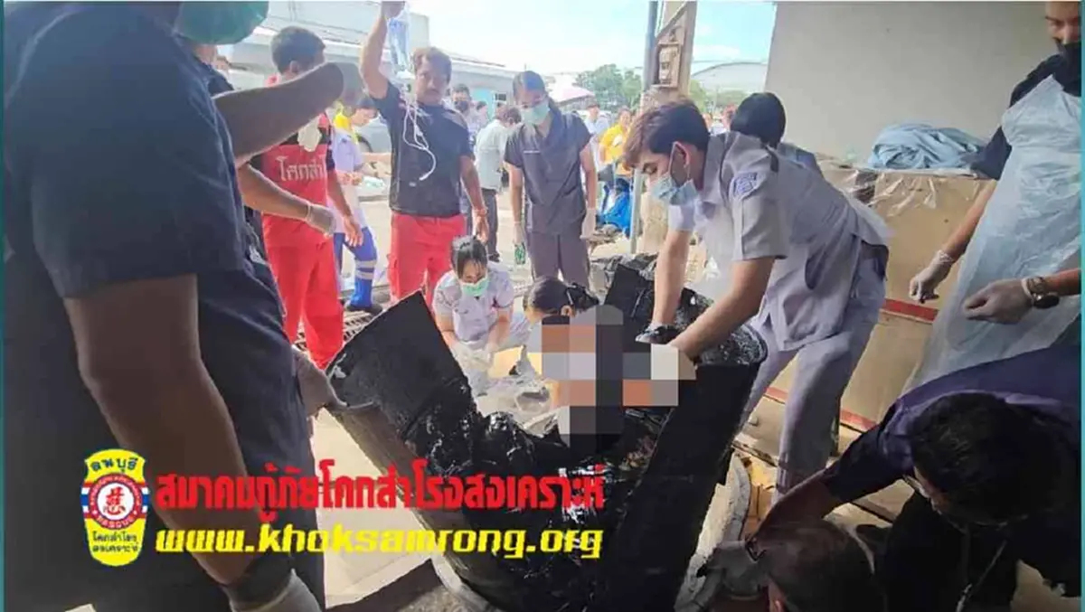 หญิงมาทำบุญ ถวายรถ-ข้าวสาร ที่วัด ก่อนพบหายใจรวยรินในถังยางมะตอย