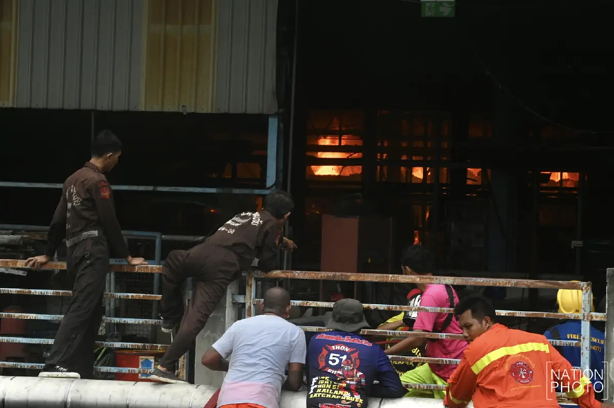เปิดยอดผู้เสียชีวิต-สูญูหาย ไฟไหม้โรงงานกระดาษทิชชู นิคมเหมราช