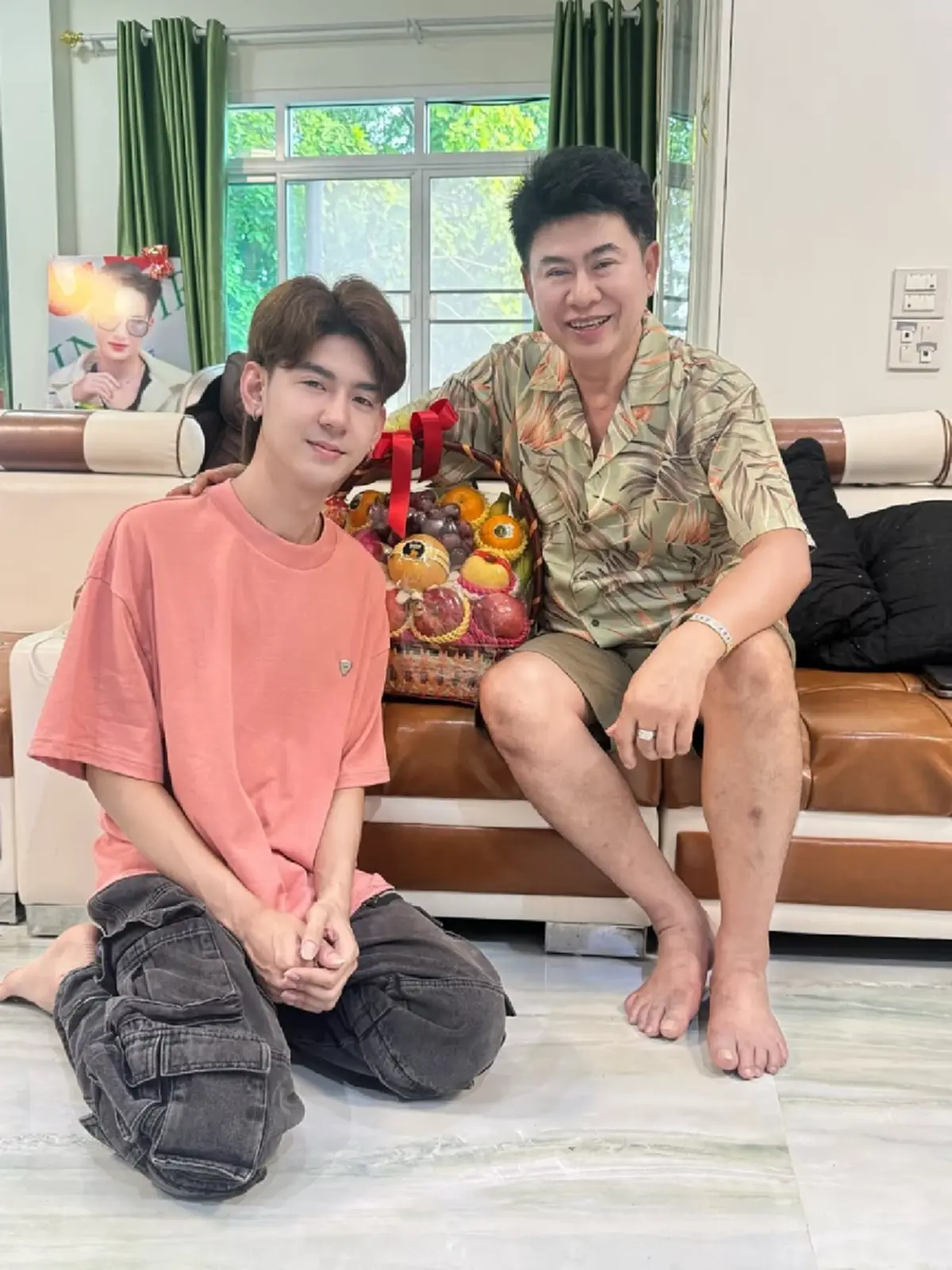 เต้ย อภิสิทธิ์ กราบลา พ่อเอ๊ะ และ พ่อเปีย ขอบคุณที่มอบชีวิตหมอลำให้