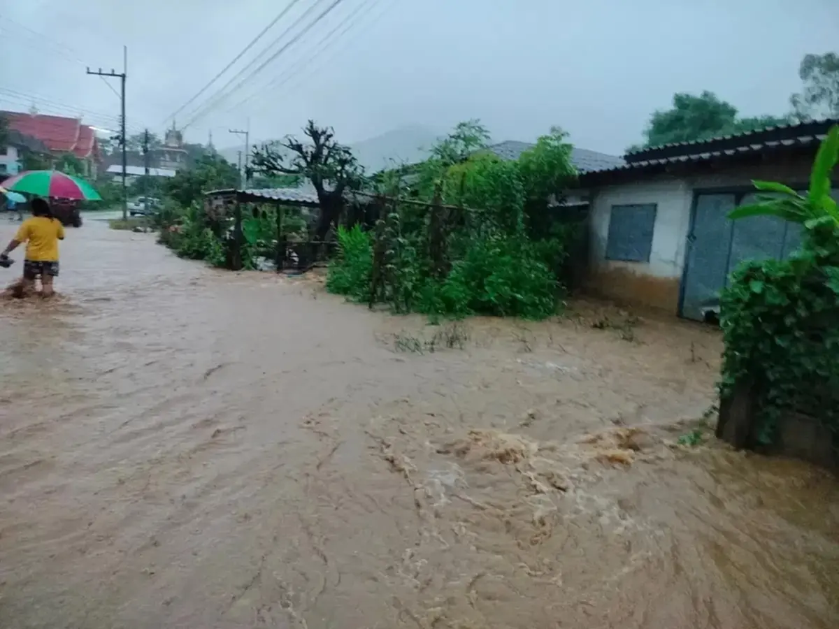 ฝนตกหนัก น้ำท่วมเชียงราย น้ำป่าถล่มพญาเม็งราย-เวียงชัย