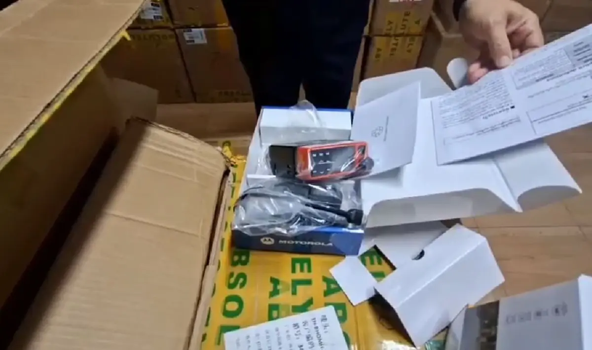 ทลายโกดังของเถื่อน ยึดวิทยุสื่อสาร-มือถือปลอม 50 ล้าน โยงทุนจีน