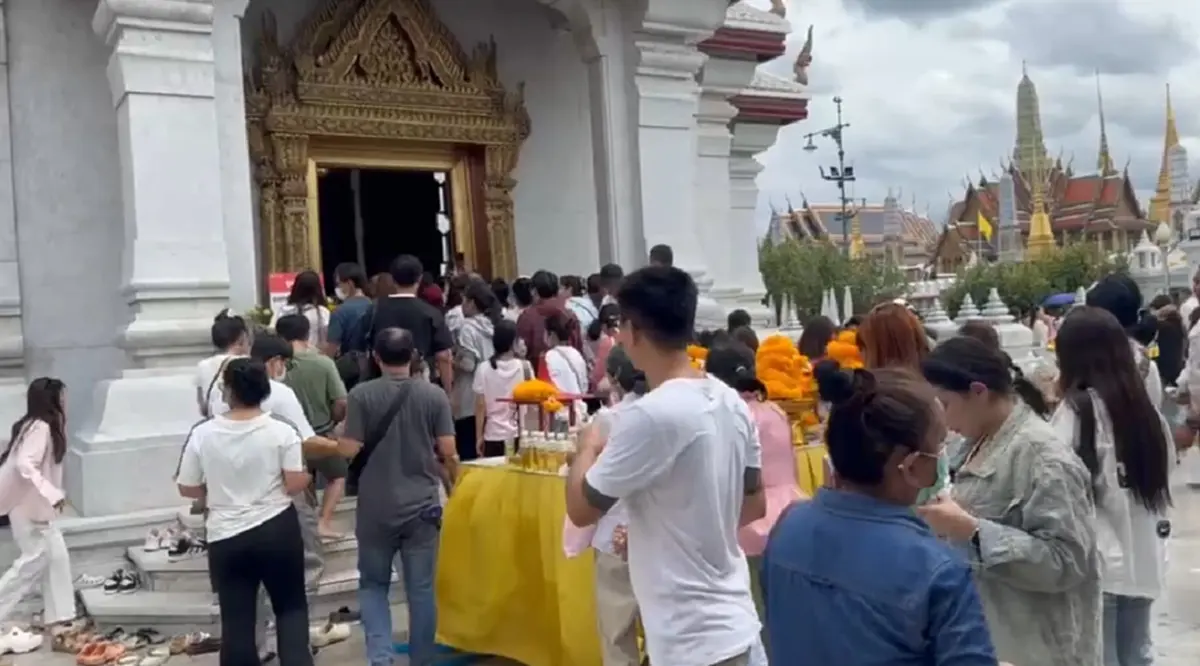 เสาร์ 5 เดียวของปี ประชาชนแห่ไหว้ศาลหลักเมือง คาดทะลุหลักแสน