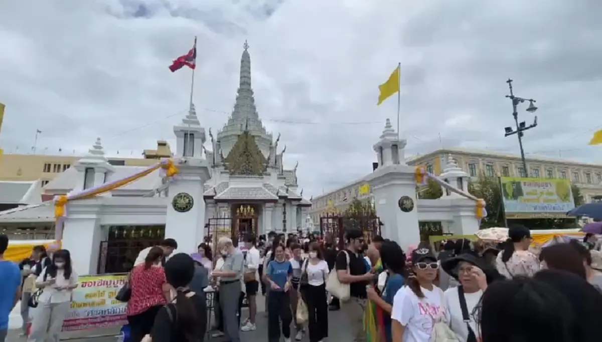 เสาร์ 5 เดียวของปี ประชาชนแห่ไหว้ศาลหลักเมือง คาดทะลุหลักแสน