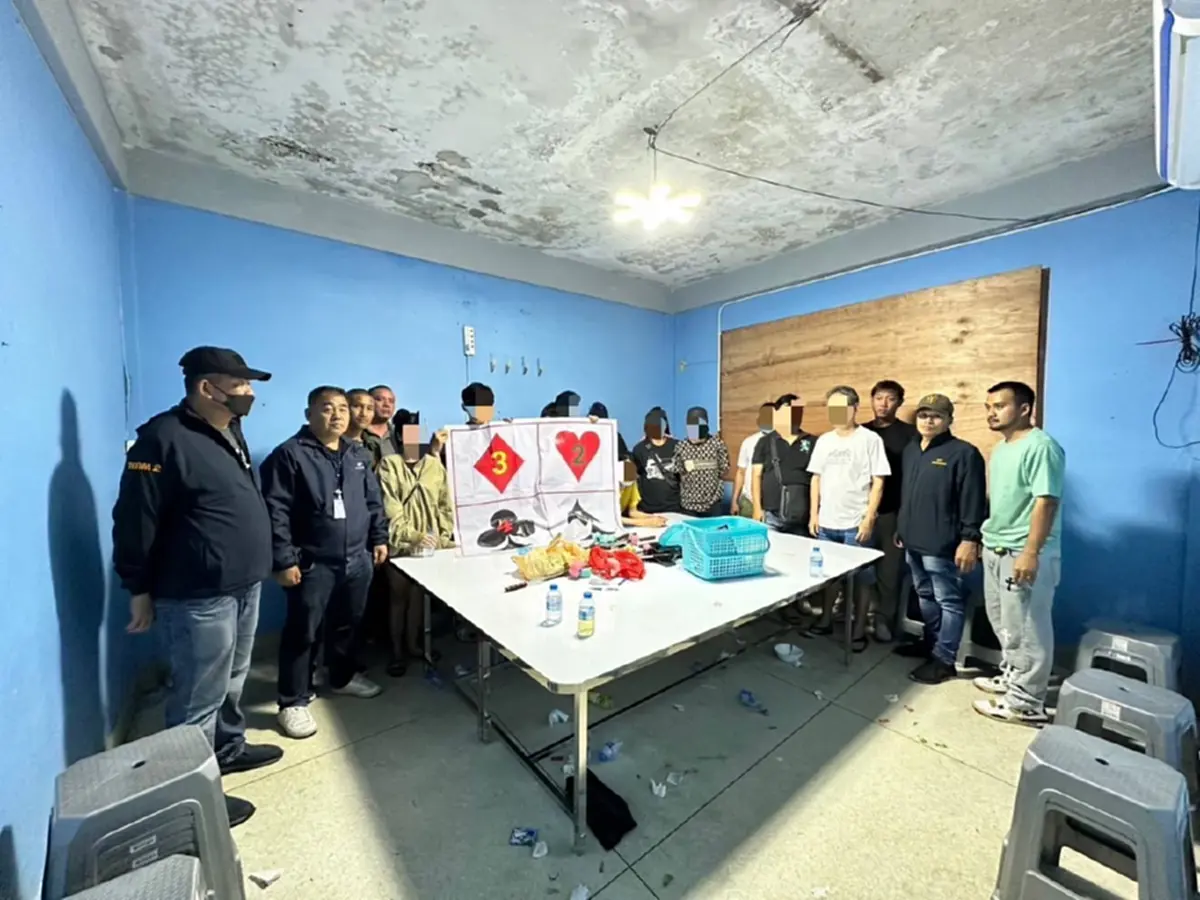 บุกจับบ่อนกำถั่ว ซุกโรงกลึงกลางกรุง ซิว 12 นักพนัน เจ้ามือชิ่งทัน 