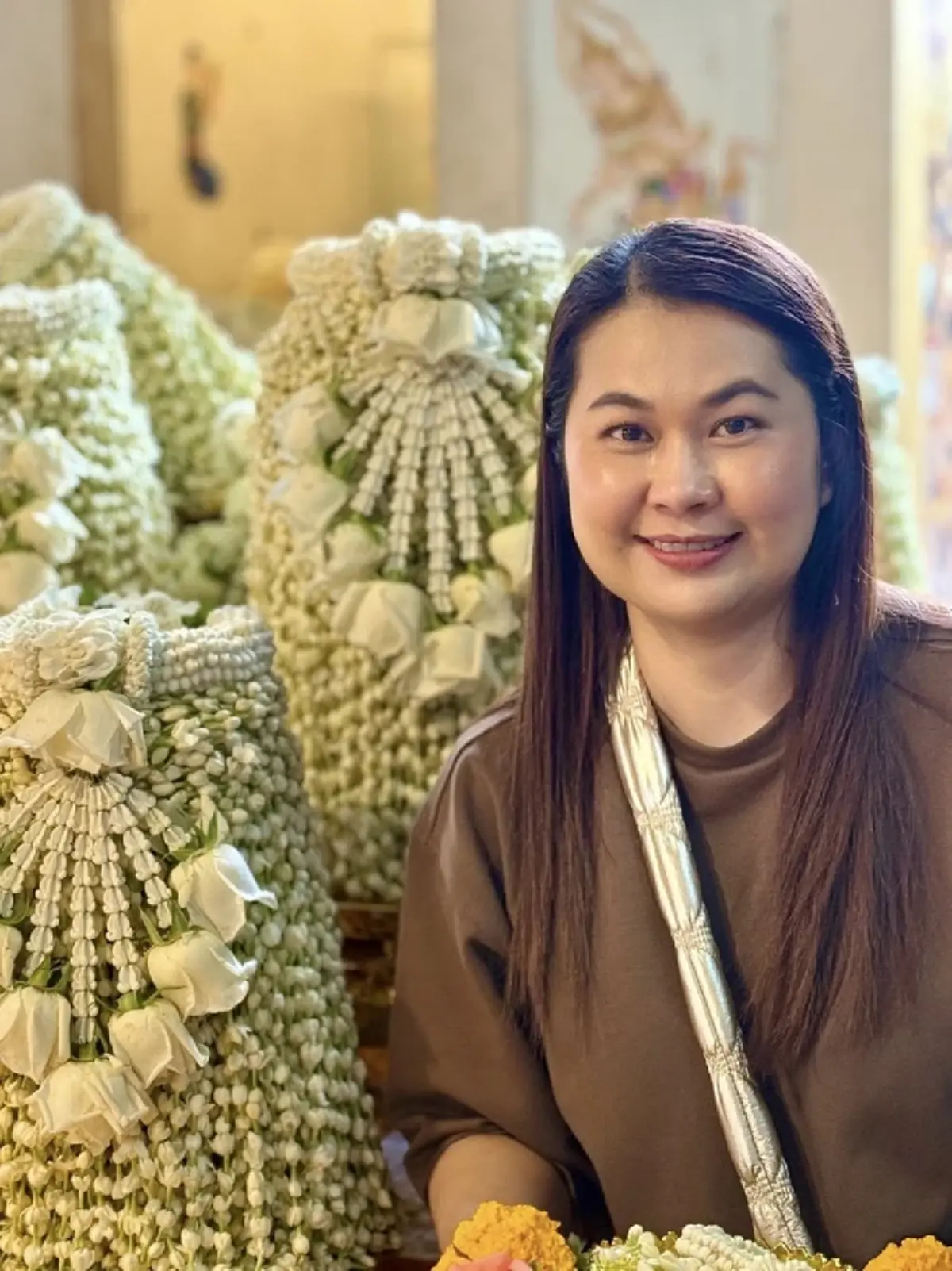 จูน เพ็ญชุลี ทำบุญวัดพระธาตุดอยคำ เล่าเรื่องขนลุก โชว์ใบเซียมซี