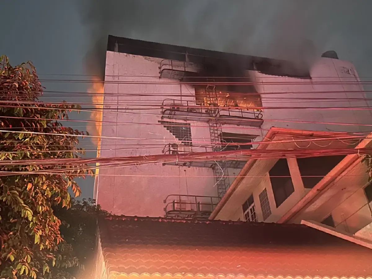 ระทึก ไฟไหม้อาคาร ย่านสุขุมวิท71 อพยพผู้พักอาศัยวุ่น