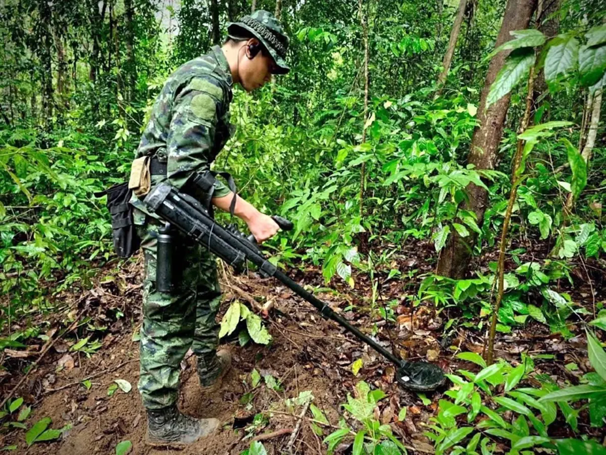 กองทัพ ลุยเก็บทุ่นระเบิด ฟ้องยูเอ็น  พบหลายร้อยลูกในช่องบก