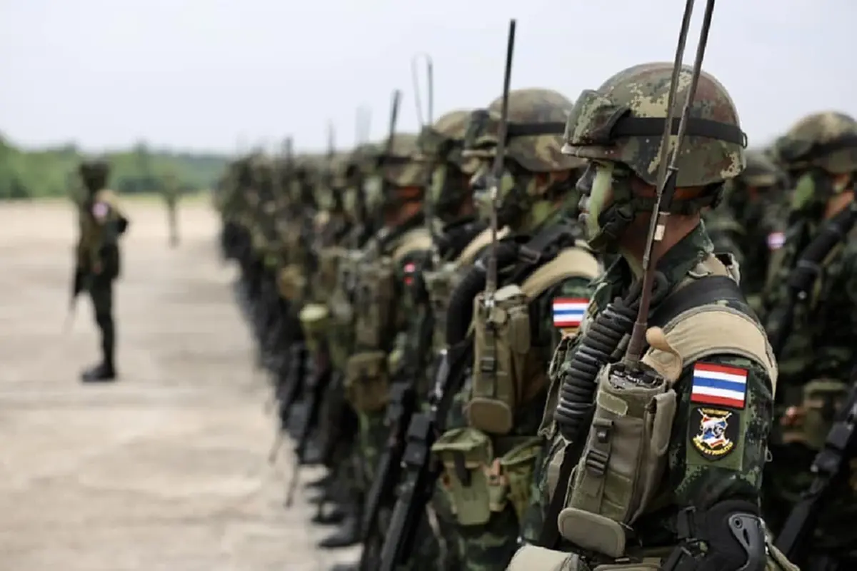 กองทัพจ่อยกระดับใช้กำลัง หากยังหยุดกัมพูชาไม่ได้ ย้ำ ผบ.ทบ. บัญชาการรบ