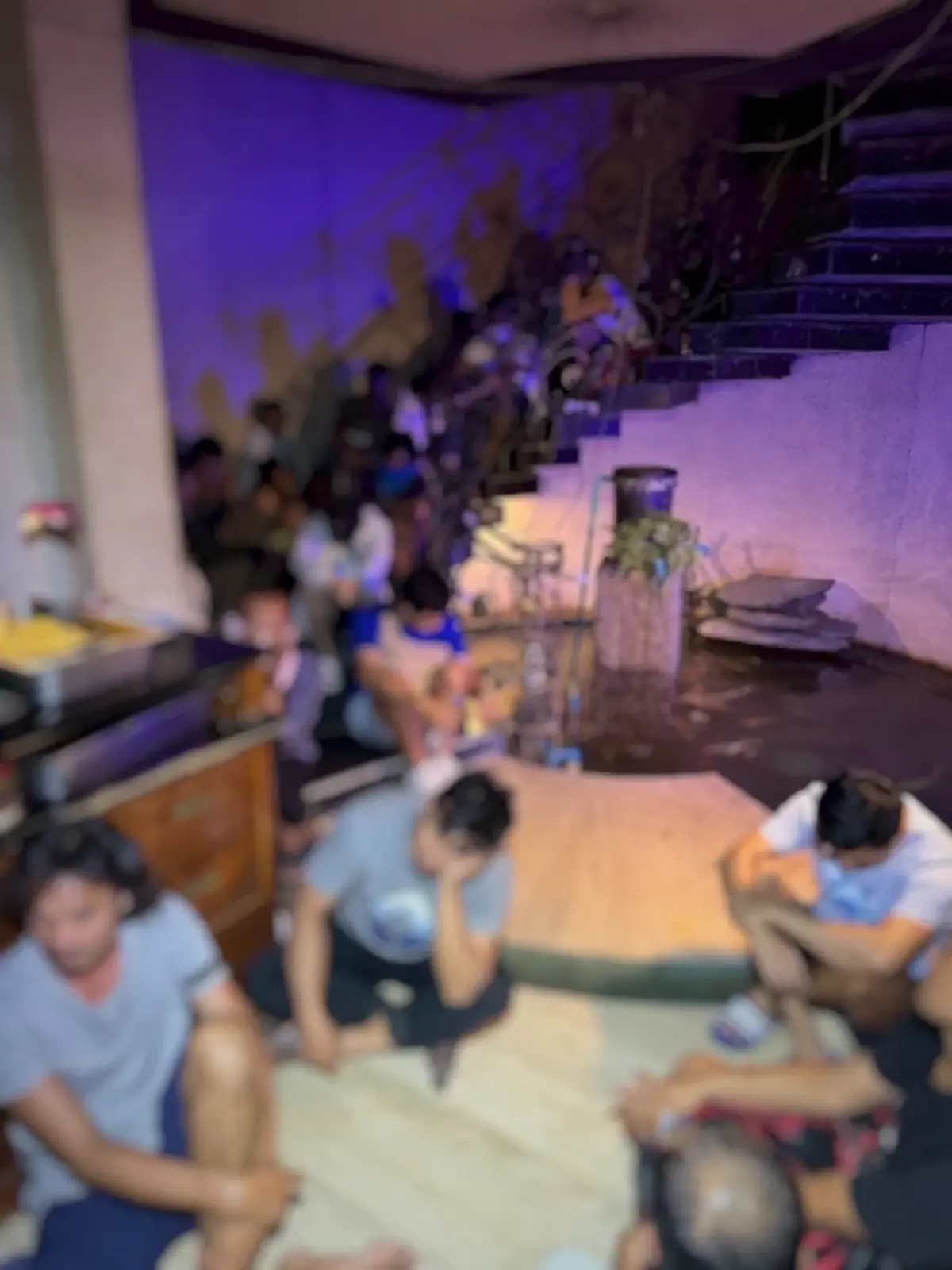 บุกปาร์ตี้ลับชายล้วน รวบ 44 รายนุ่งกกน.หลากสี มั่วสุมสุดเหวี่ยง