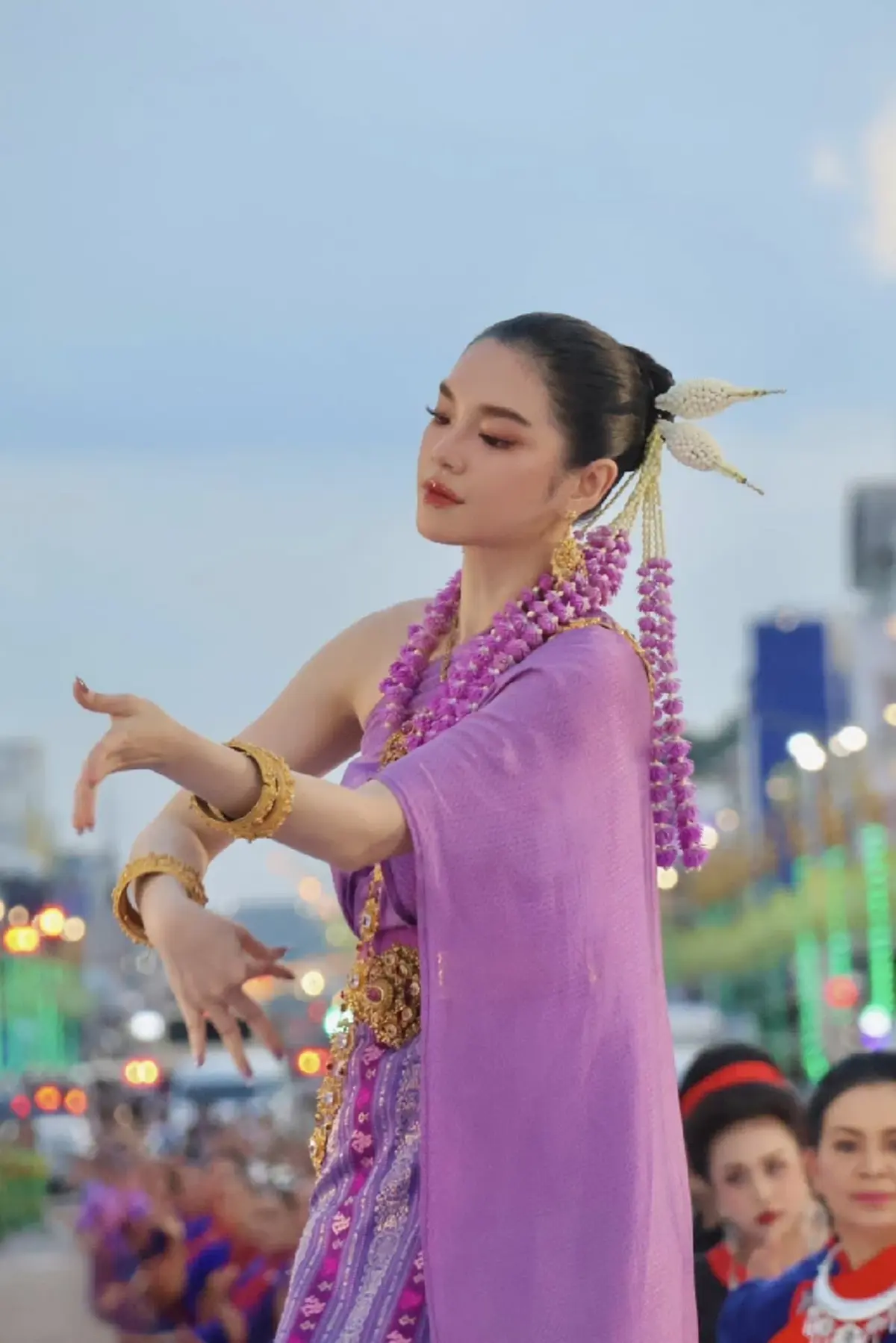 ดราม่า เฌอปราง โดนเทียบ มายด์ ปมรำไม่ยิ้ม เพจดัง-ดาราร่วมปกป้อง