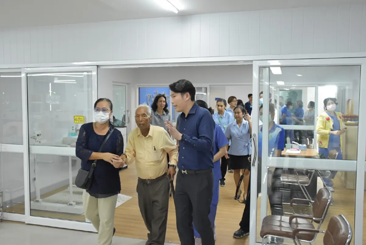 ชื่นชม คุณตาสมนึก บริจาคเงินให้ รพ.โพธิ์ทอง มูลค่ารวม 108 ล้านบาท