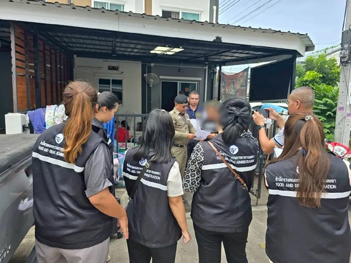 ทลายแหล่งผลิต ไซรัปผสมกระท่อม ไม่สนอนามัย กรอกมือทุกขวด 