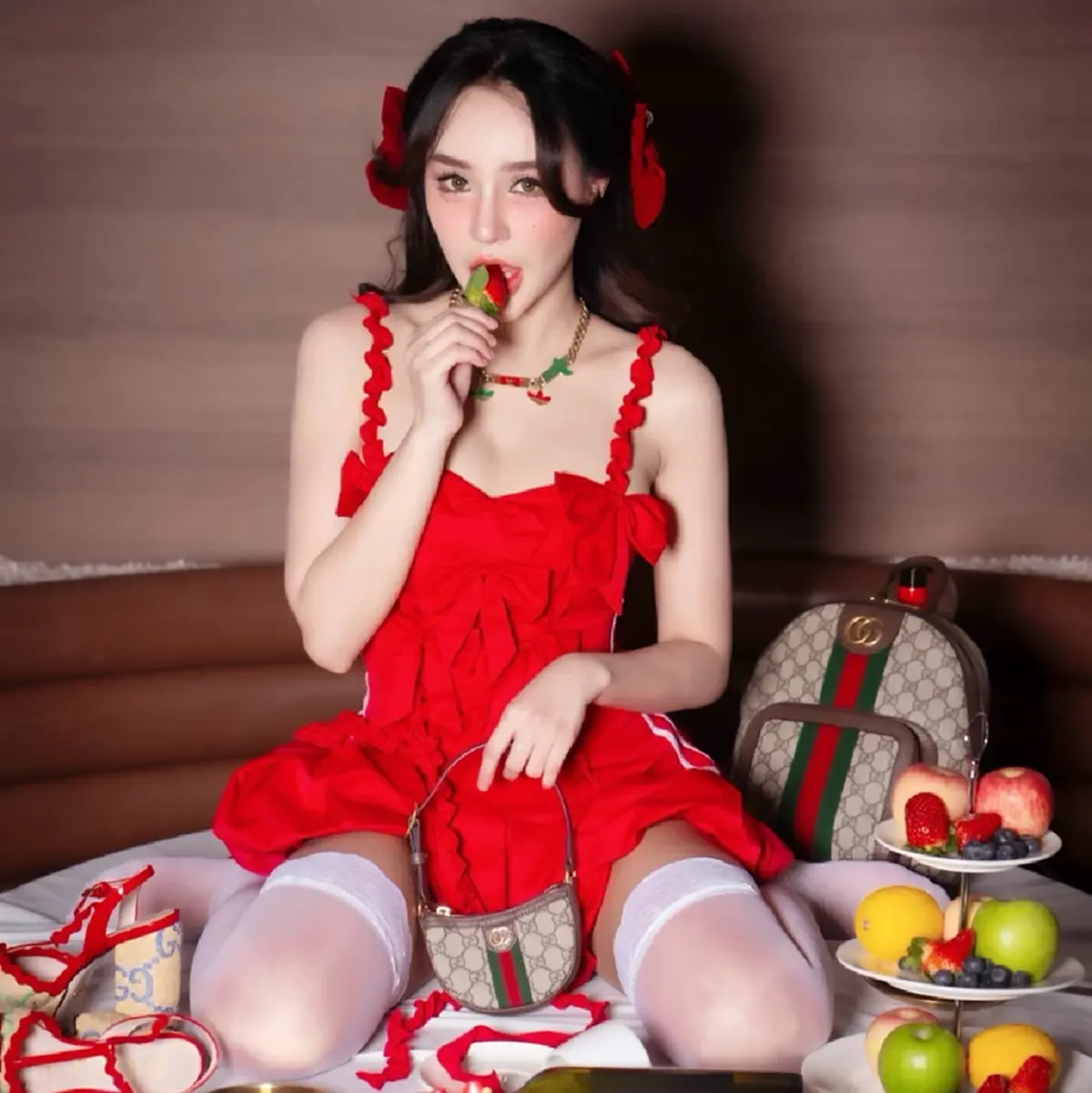 กู้ภัยช่วยทัน "นิวนิว เอวเด้ง" วูบหมดสติกะทันหัน แห่ส่งกำลังใจ