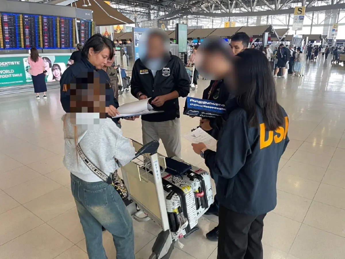 รวบคาสนามบิน แม่ทีมแชร์แม่มณี เตรียมบินไปฉลองวันเกิดเมืองนอก