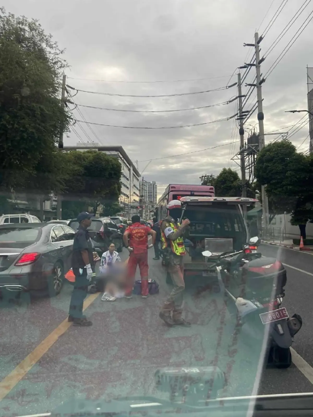 อาการล่าสุด นศ.สาว เหยื่อรถเมล์ย้อนศร ถูกชนกระโหลกร้าว