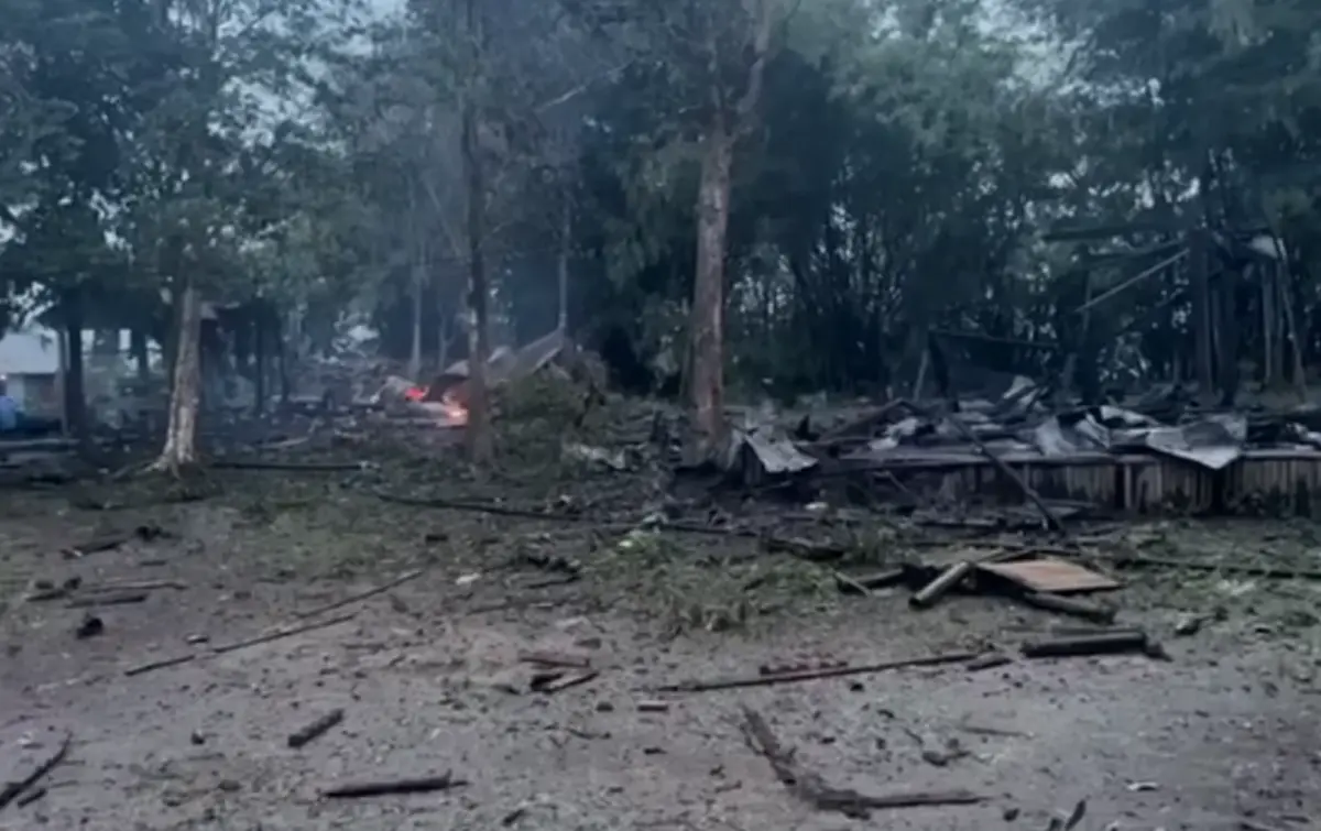 ยับเยิน เปิดภาพ "ฐานทหารกัมพูชา" บนภูมะเขือ ถูกกริพเพนโต้กลับ