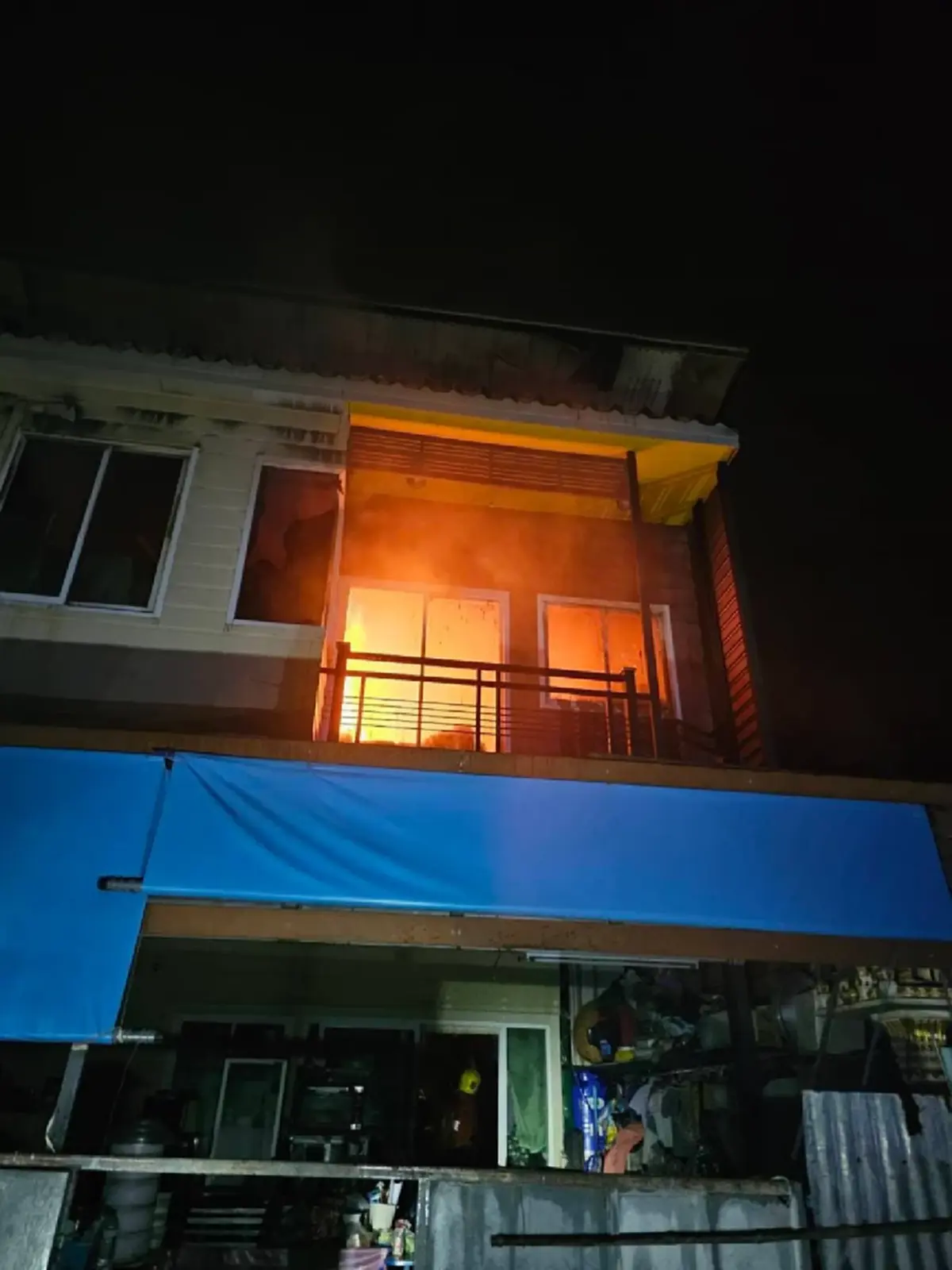 เศร้าไฟไหม้บ้าน คลอกร่าง พ่อแม่ลูกดับ 4 ศพ เผยสาเหตุยิ่งสลดใจ