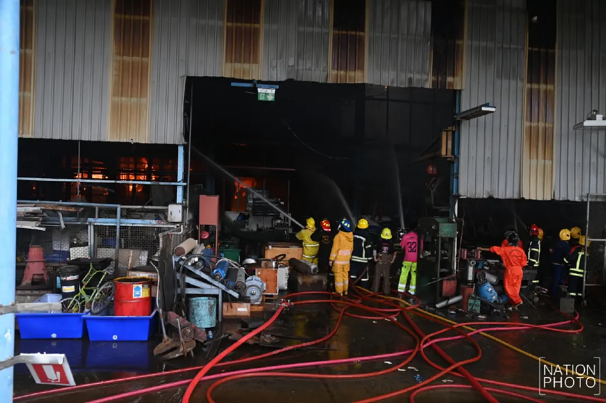 พบผู้สูญหายอีก เหตุไฟไหม้โรงงาน สรุปผู้เสียชีวิต - สูญหายล่าสุด