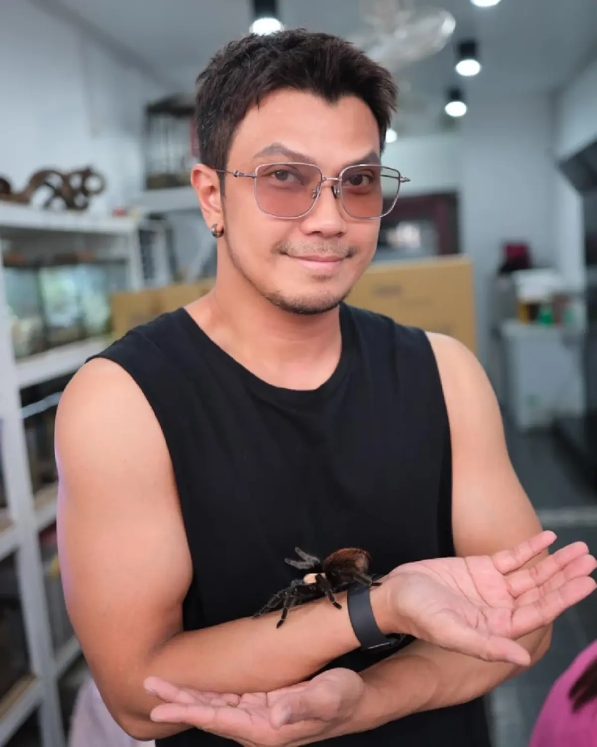 จับตา หนุ่ม กะลา - จ๊ะโอ๋ ใส่ชุดคู่ อยู่ที่เดียวกัน หรือคืนดีกันแล้ว