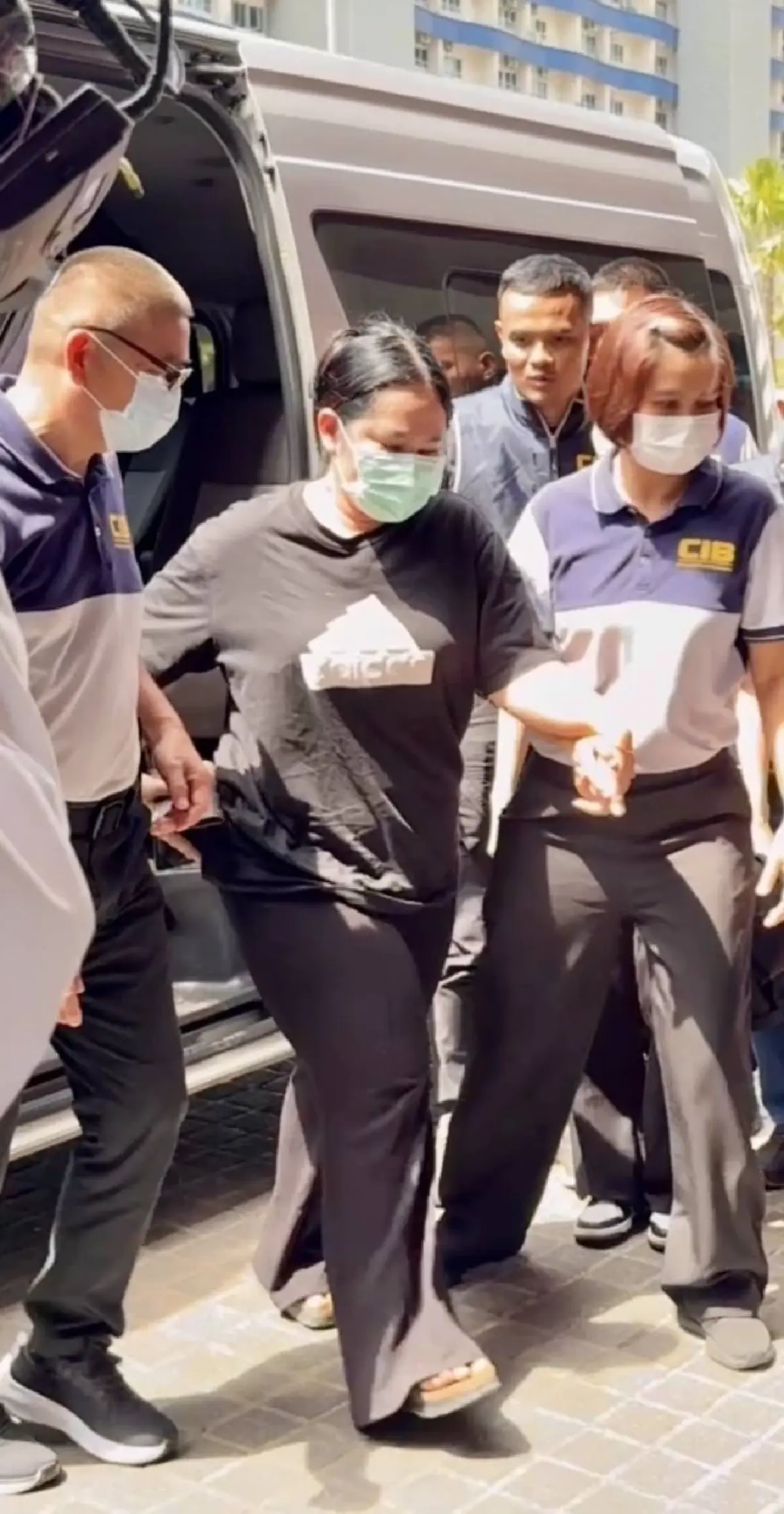 เจอ 2 เด้ง "สีกากอล์ฟ" ฉ้อโกง 4 แสน - รีดเงิน "ทิดแหล่" แลกปิดความลับ