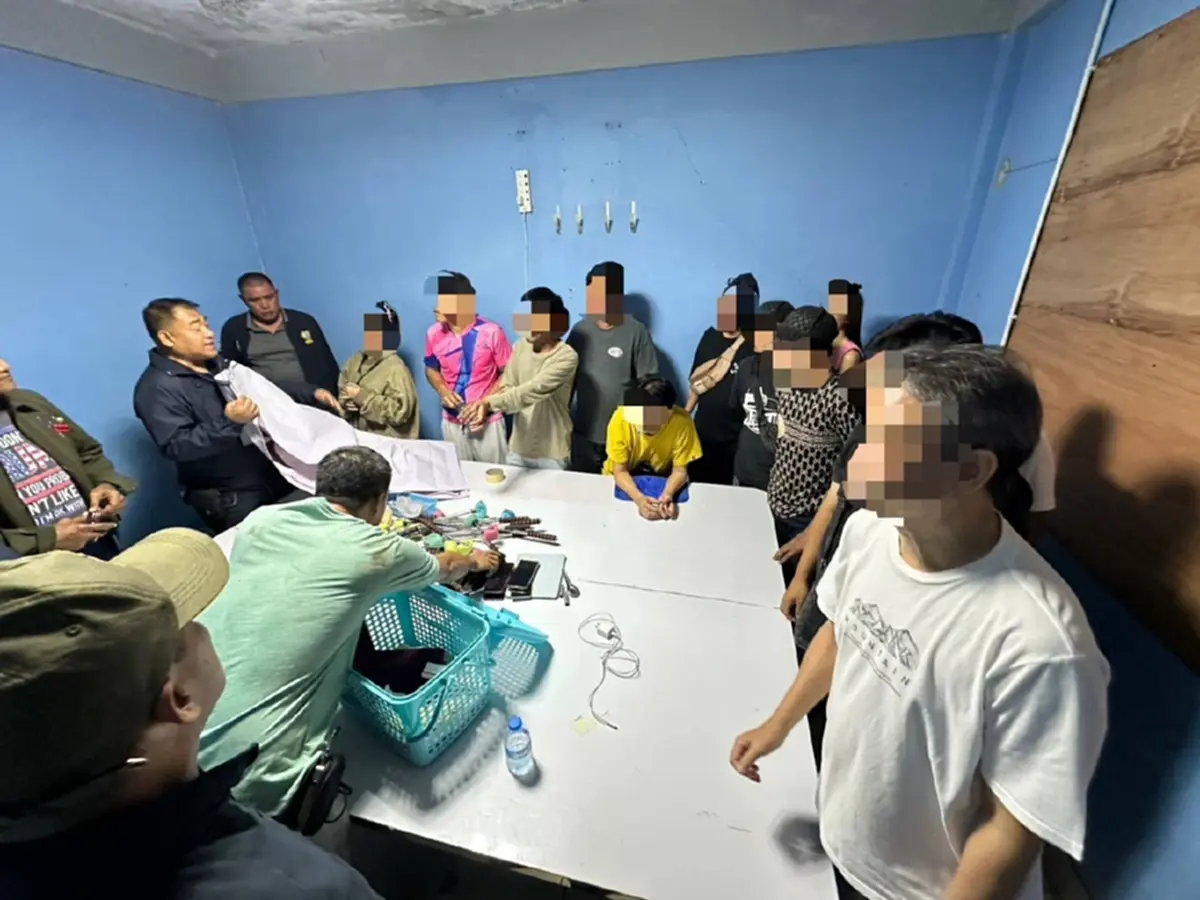 บุกจับบ่อนกำถั่ว ซุกโรงกลึงกลางกรุง ซิว 12 นักพนัน เจ้ามือชิ่งทัน 