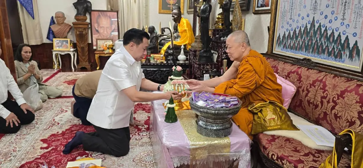 เปิดโพสต์ \"จักรภพ​ เพ็ญแข\" เข้ากราบนมัสการ \"สมเด็จธงชัย\"