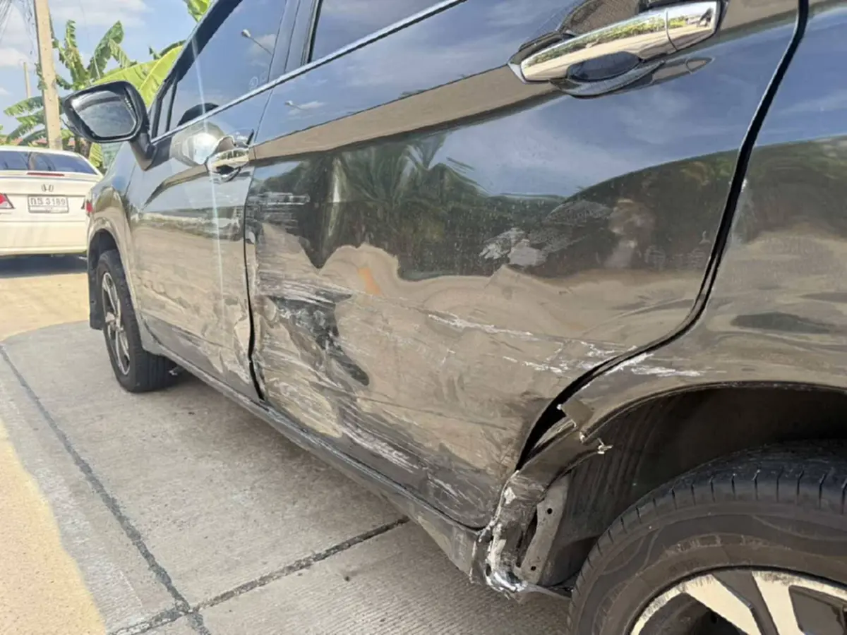 สาวร้อง สายไหมต้องรอด ตลกชื่อดังเมาขับรถเฉี่ยวชน ก่อนหลบหนี!