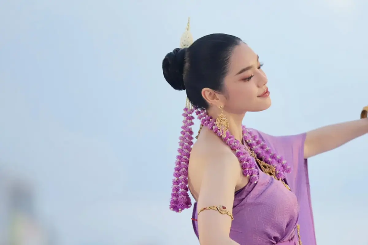 ดราม่า เฌอปราง โดนเทียบ มายด์ ปมรำไม่ยิ้ม เพจดัง-ดาราร่วมปกป้อง