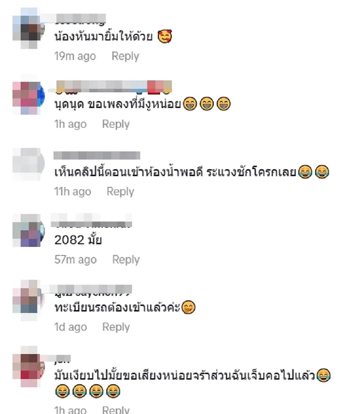 แห่ขอดูทะเบียน สาวขับรถอยู่ดีๆ งูโผล่กลางกระจกรถ ในวันพระ