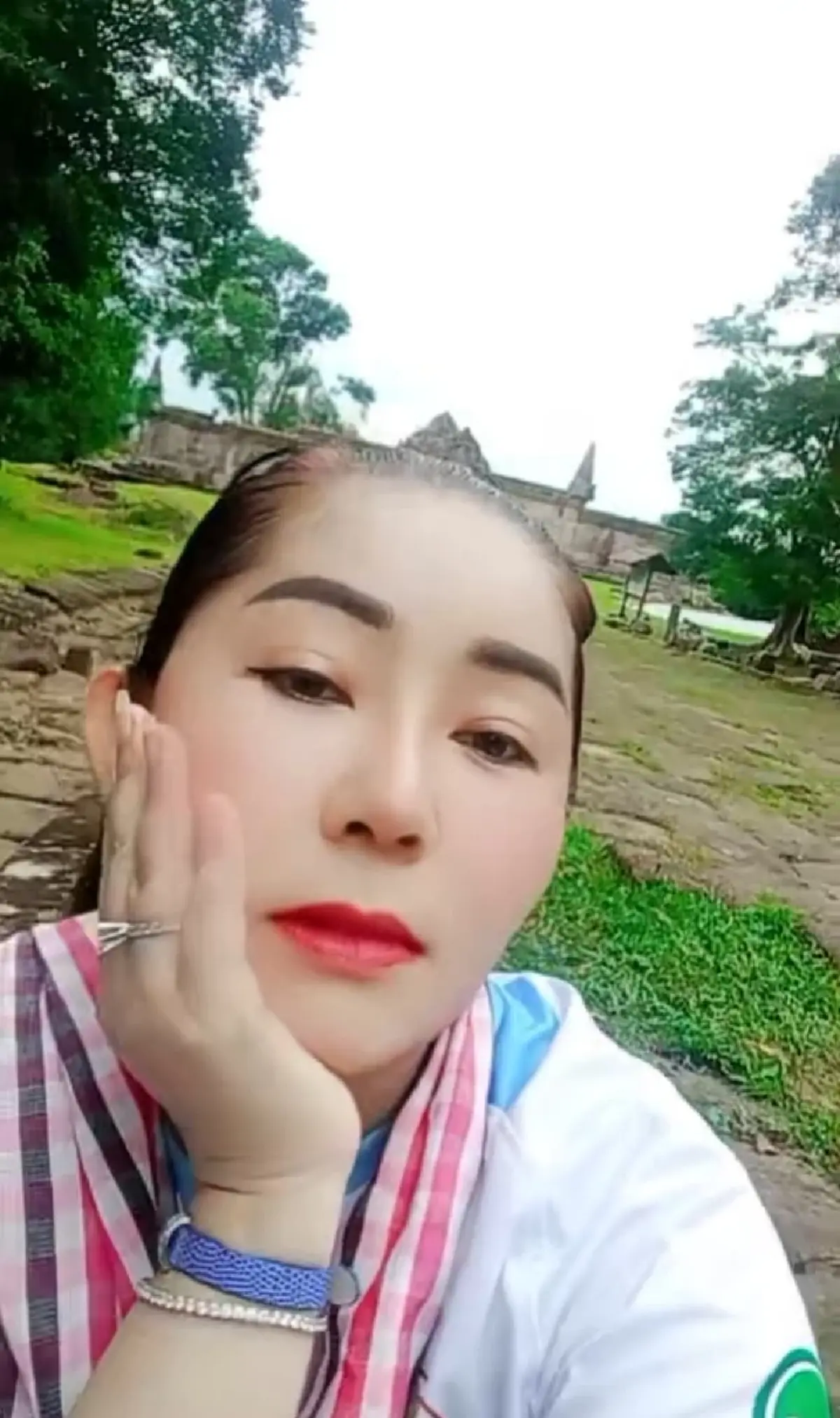 เปิดวาร์ป หญิงกัมพูชา ด่าทหารไทยที่ตาเมือนธม ที่แท้ไม่ธรรมดา