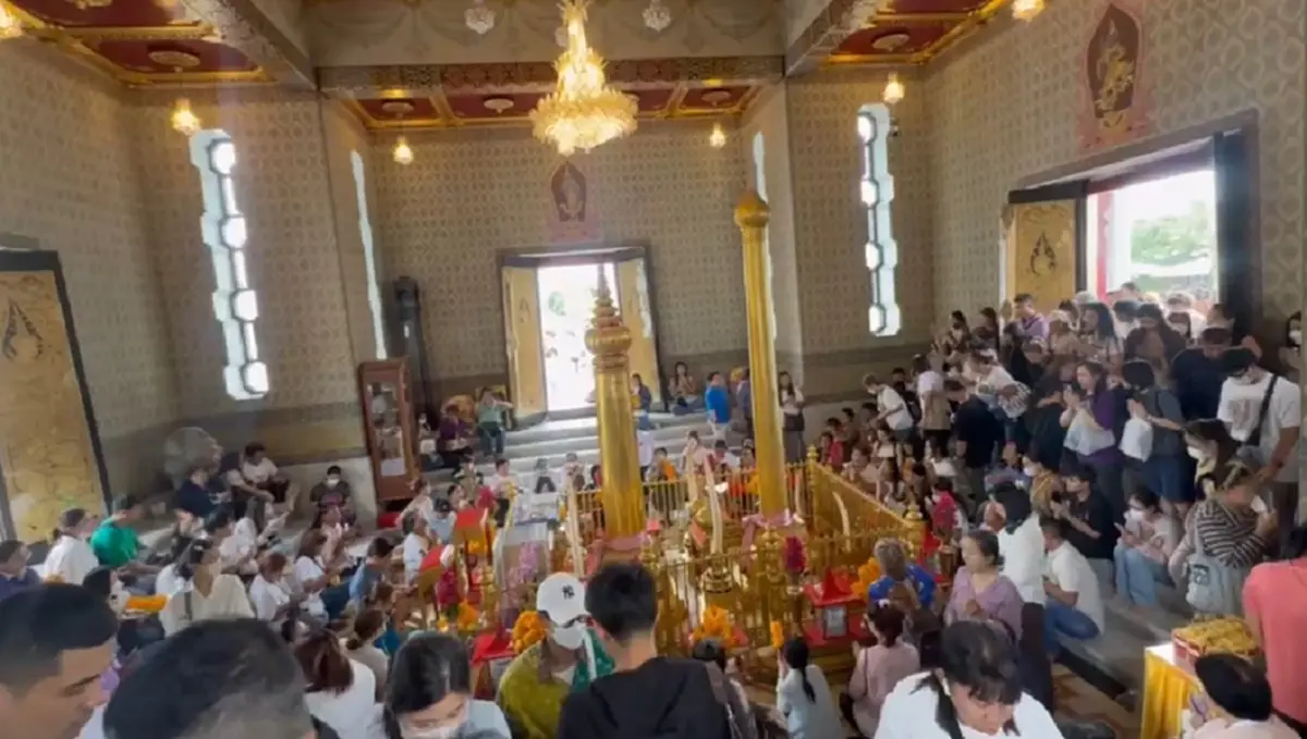 เสาร์ 5 เดียวของปี ประชาชนแห่ไหว้ศาลหลักเมือง คาดทะลุหลักแสน