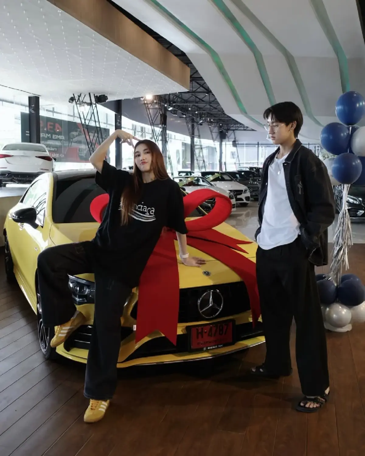 เบสท์ คำสิงห์ ถอยรถหรูของขวัญน้องชาย เผยในวัย 25 มีอะไรแล้วบ้าง