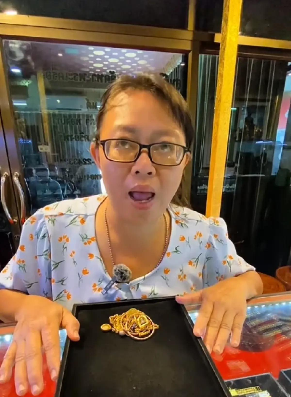 หญิงพิการ นำทองสมบัติชิ้นสุดท้ายมาขาย รู้เหตุผลถึงกับสงสาร