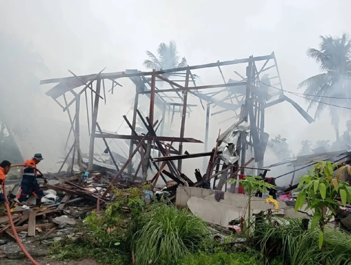 เขมรยิงไม่หยุด เปิดภาพความเสียหาย จ.สุรินทร์ BM-21 ถล่มบ้านปชช.