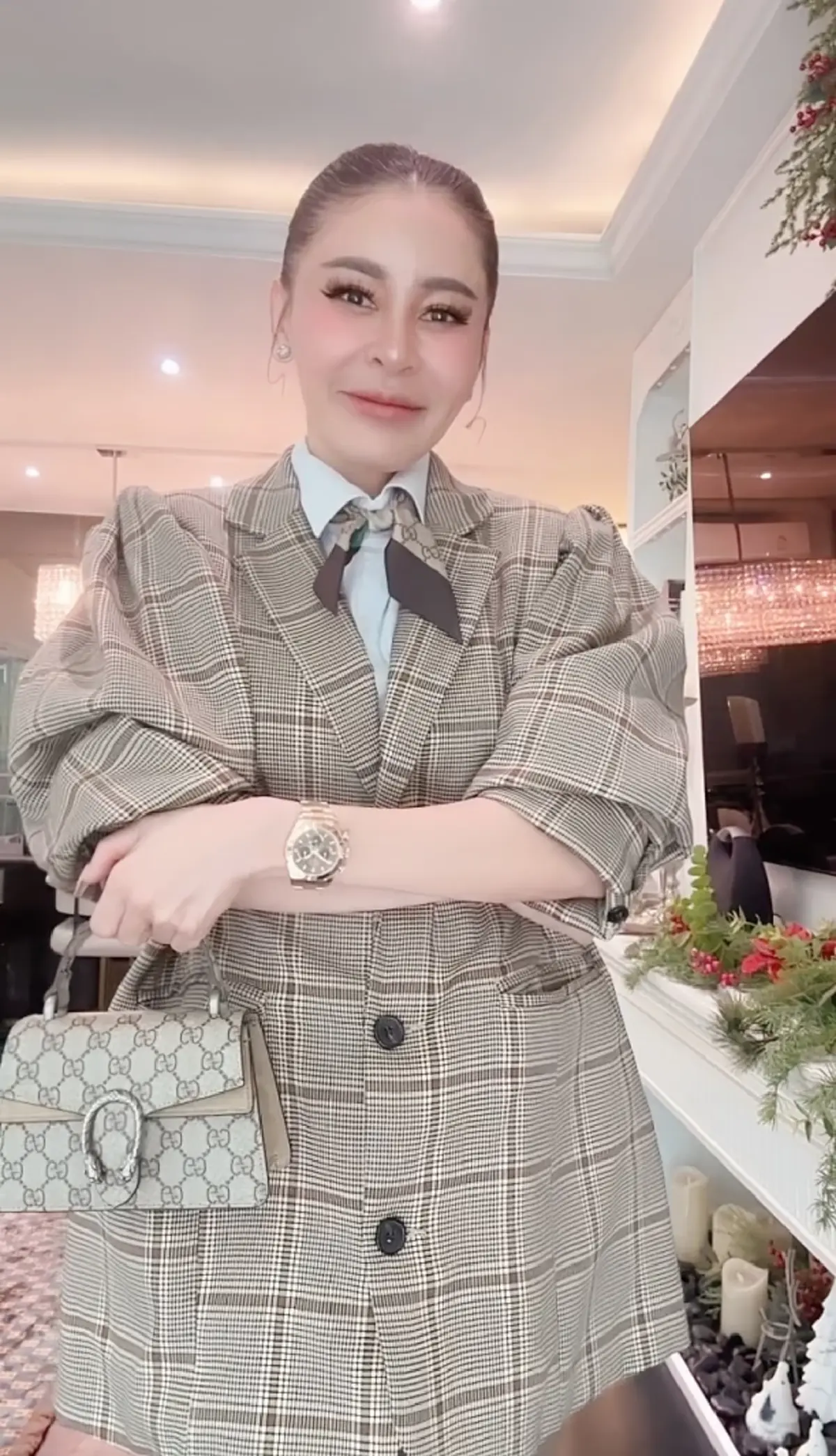 เป็กกี้ เข้าดูคอนโดก่อนขาย ตกใจโดนตัดน้ำตัดไฟ ติดหนี้แสนกว่าบาท