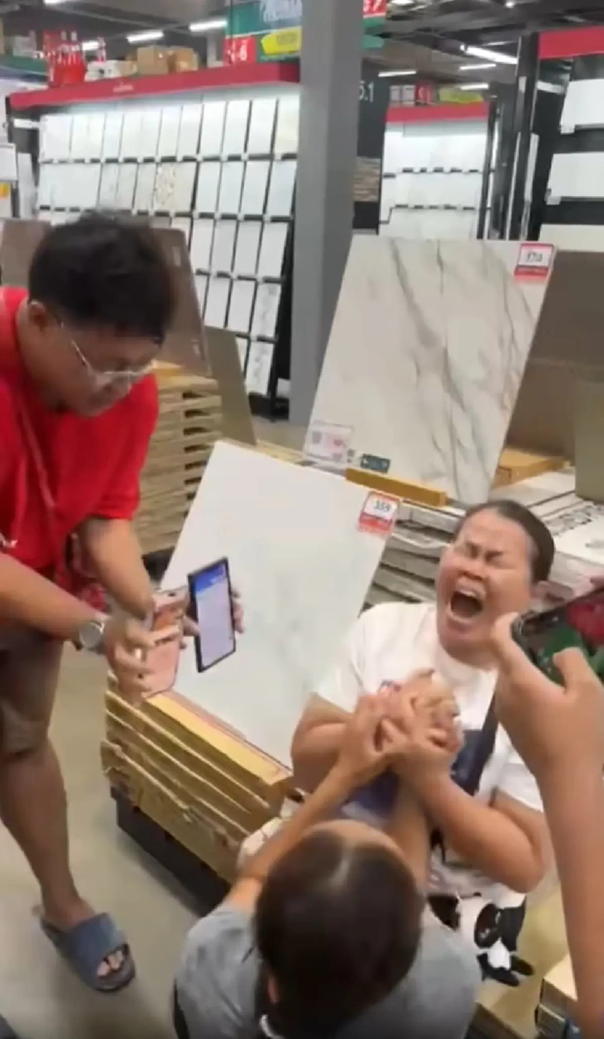 แม่ค้าส้มตำ เฮลั่นถูกรางวัลที่1 รวย 30 ล้าน เล่าที่มาให้โชคใหญ่