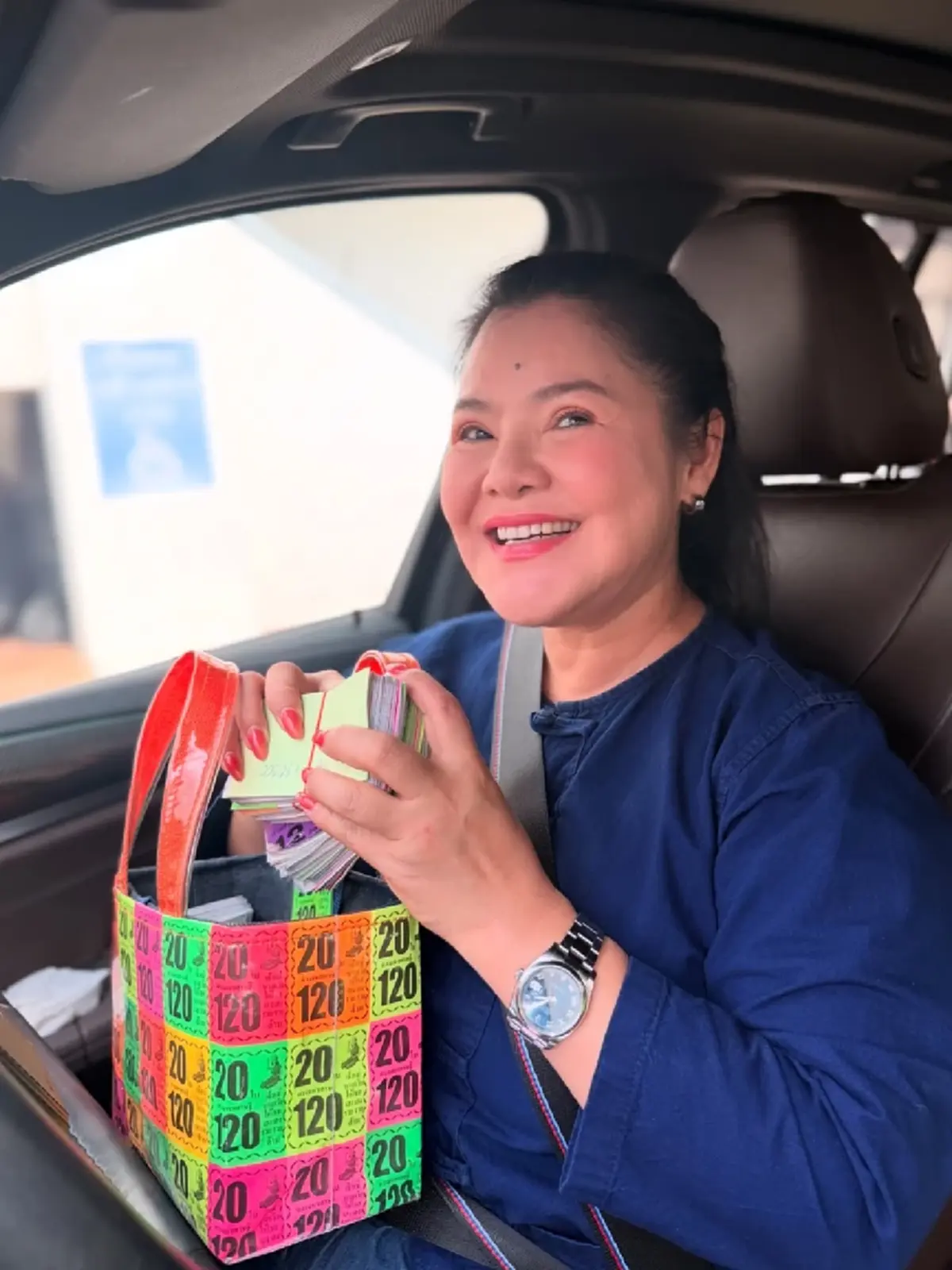 ฮาย อาภาพร ถูกหวยปึกใหญ่ เห็นเงินรางวัลแล้วเรียกคุณหญิงได้เลย