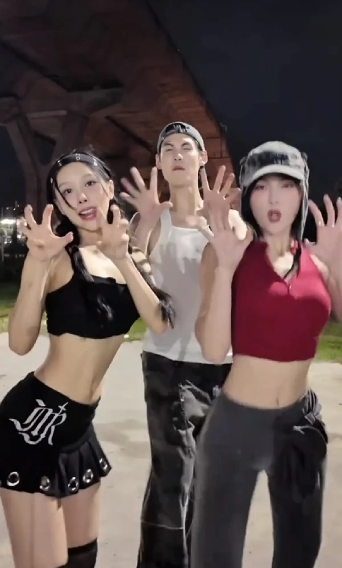 แฟนพระเอกดัง แดนซ์สะบัดโชว์หน้าท้อง ขอโทษ ยอมรับไม่ได้ท้อง