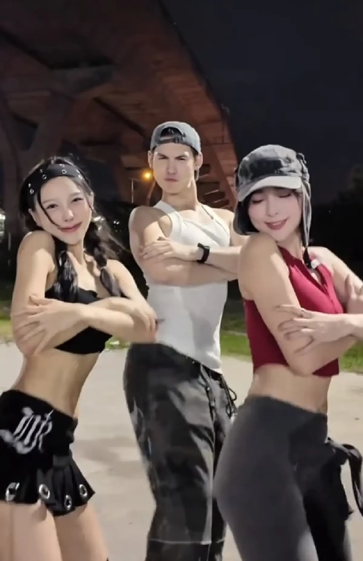 แฟนพระเอกดัง แดนซ์สะบัดโชว์หน้าท้อง ขอโทษ ยอมรับไม่ได้ท้อง