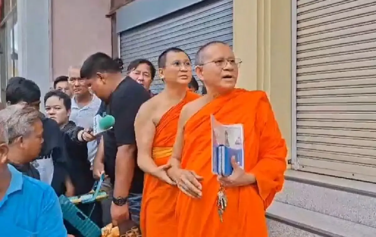 ชาวบ้านโวย เก่งแต่กับพระ ทำไมไม่ไปจับโจร ยัน เจ้าอาวาสเป็นพระดี