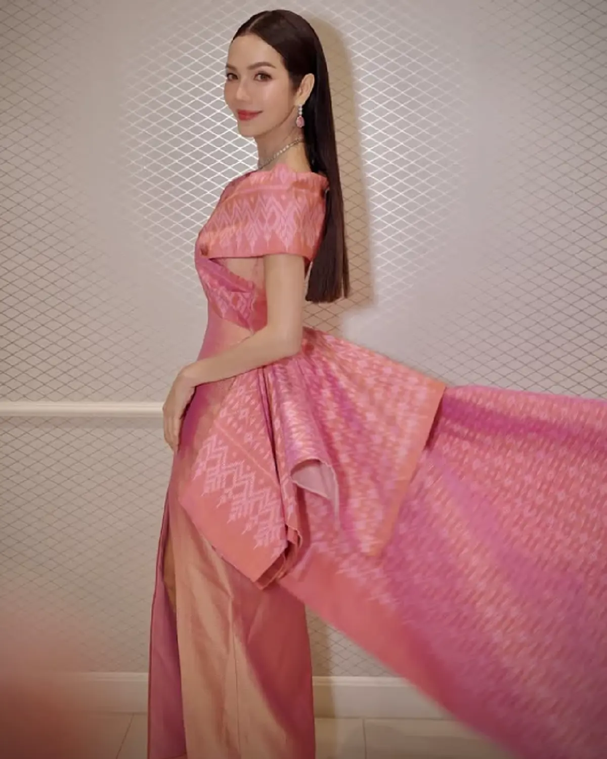 "อ๋อม สกาวใจ" โชว์ภาพห้องทำงาน ก่อนลุยงานที่ปรึกษา รมว.วัฒนธรรม