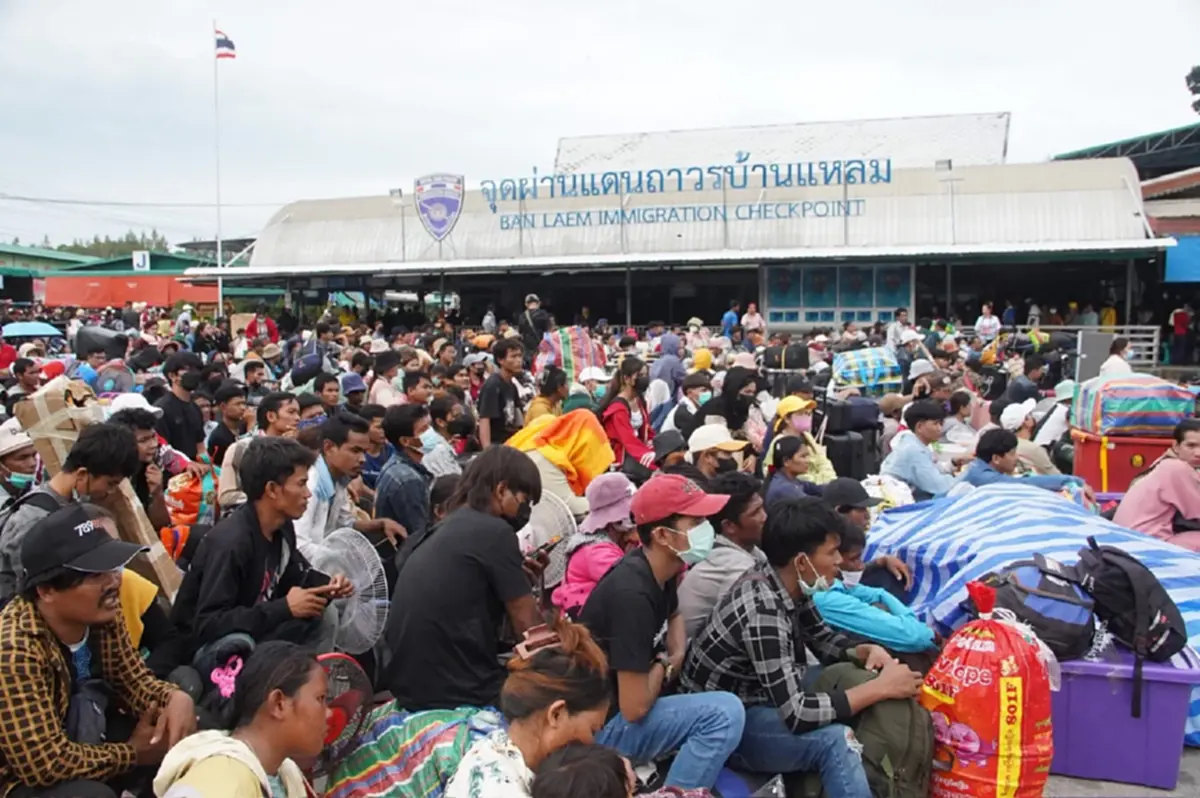 ชาวกัมพูชา เร่งอพยพ แห่กลับบ้านทะลักจุดผ่านแดน หวั่นถูกตัดสัญชาติ
