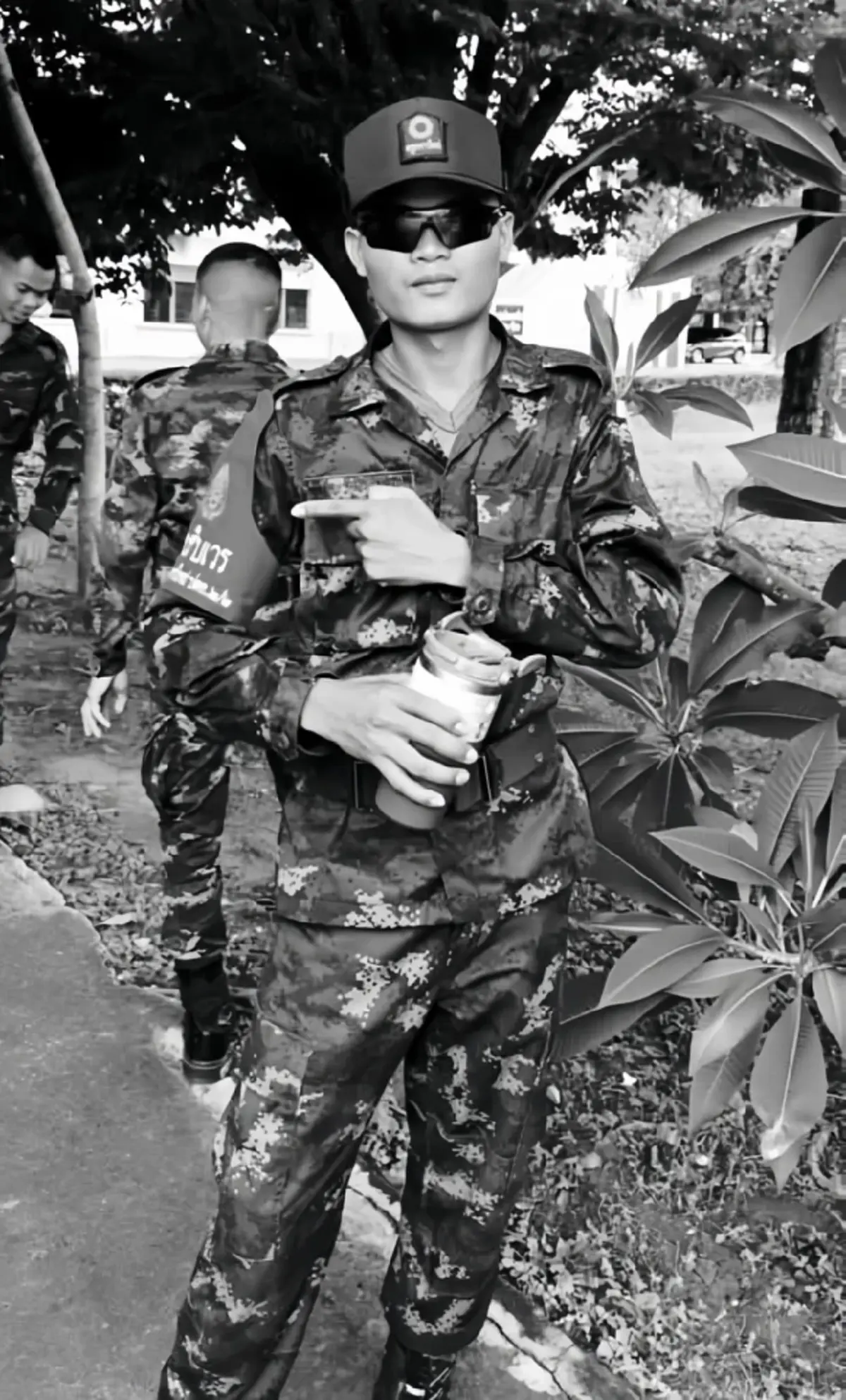 พลทหาร ธีรยุทธ กระจ่างทอง สังกัด กองพันทหารปืนใหญ่ต่อสู้อากาศยานที่ 2 กรมทหารปืนใหญ่ต่อสู้อากาศยานที่ 2