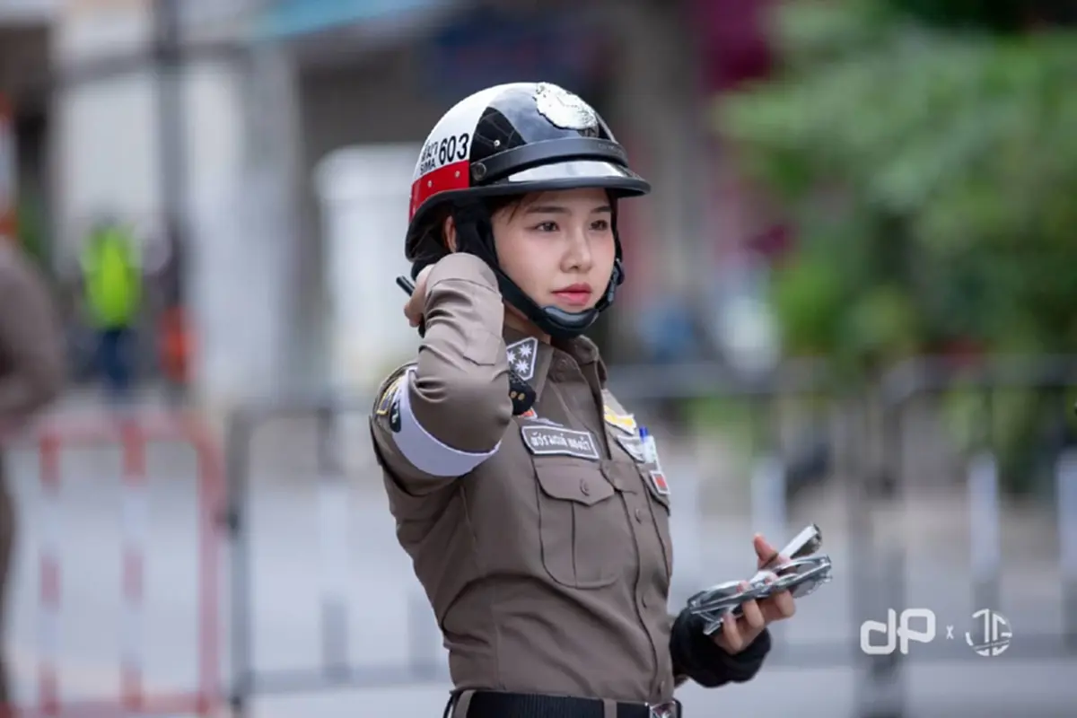 เปิดวาร์ป \"ผู้กองมายด์\"นางฟ้าจราจร ทำเอาหนุ่มๆ แห่อยากโดนจับ