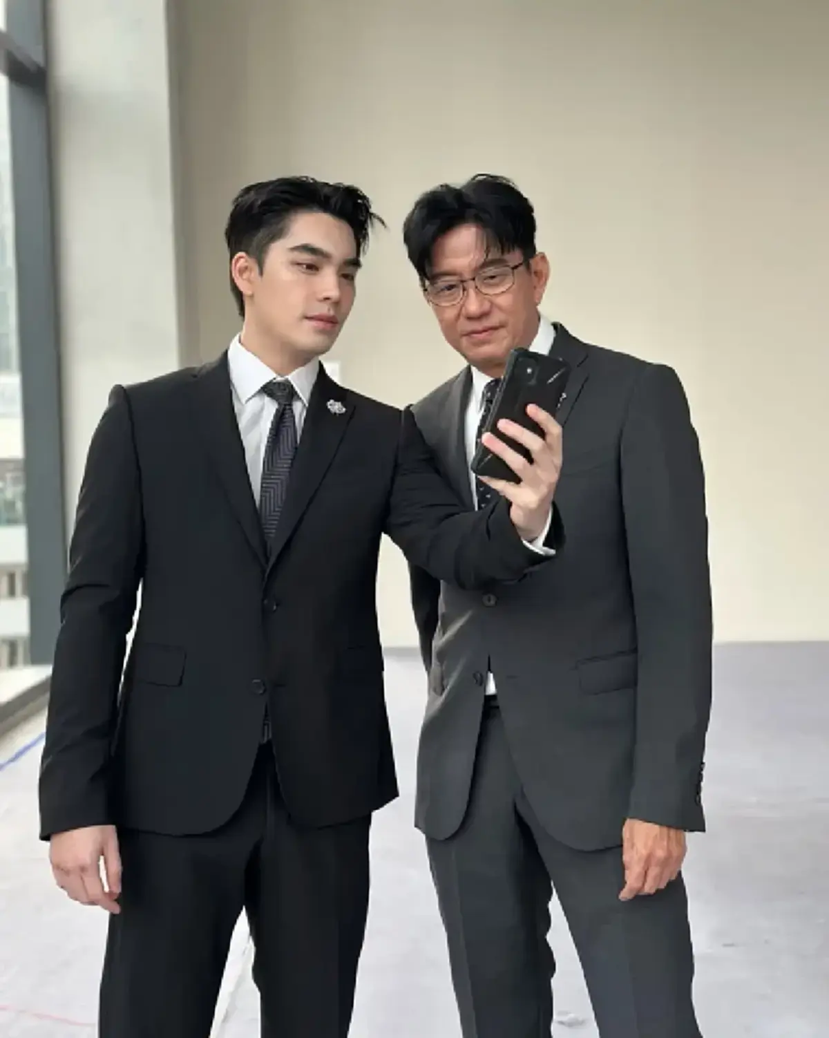 เอม สรรเพชญ์ โดนหนัก - ไม่ไปงานเปิดตัว เคลื่อนไหวล่าสุดเพียงสั้นๆ