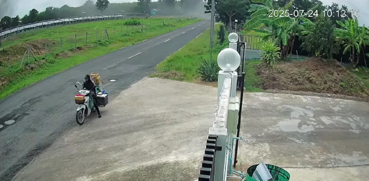 ส่งด่วนของแท้ นาทีระทึก จรวดเขมรBM-21ถล่ม ไรเดอร์ขี่ฝ่าไปส่งของ