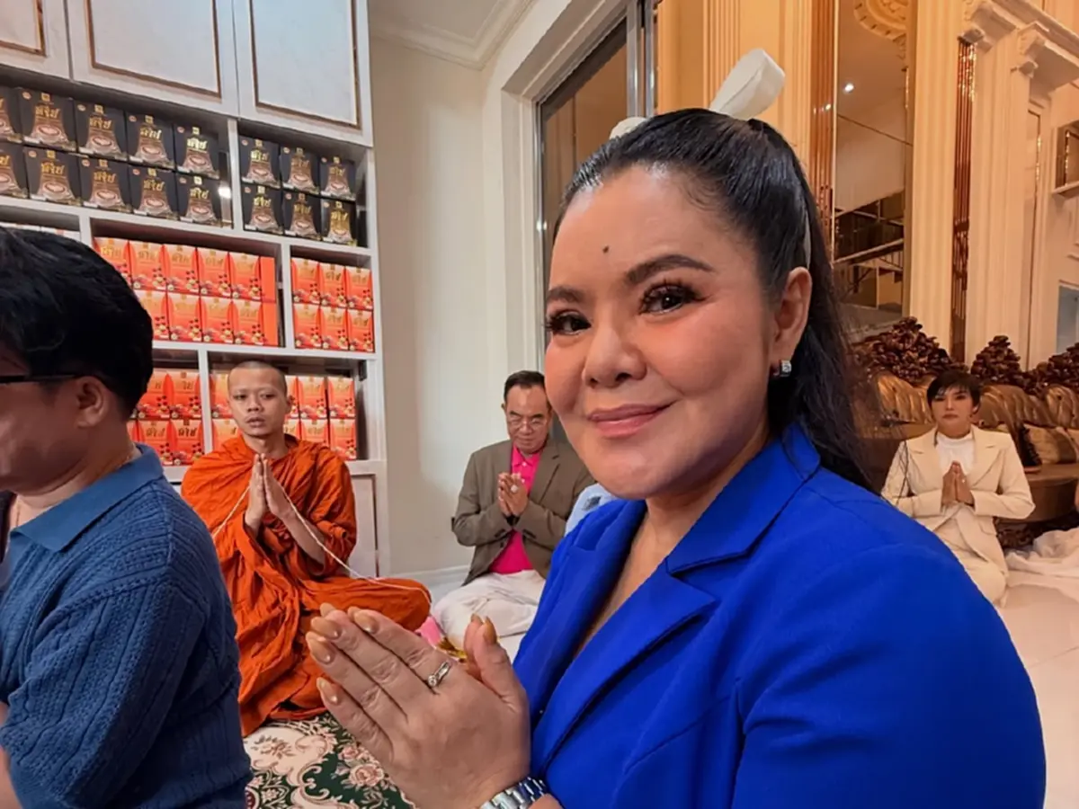 ฮาย อาภาพร ทำบุญใหญ่วันเกิด แห่สะดุดตาเลขขันน้ำมนต์