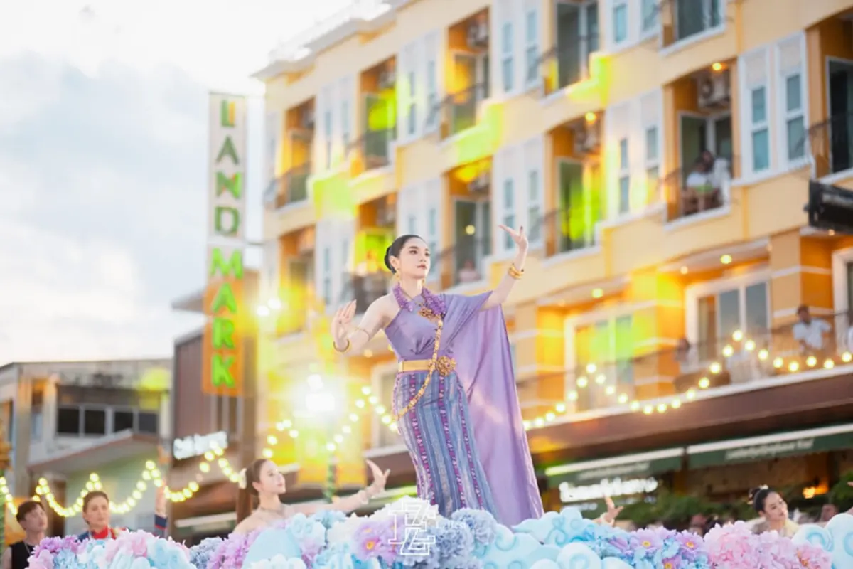 ดราม่า เฌอปราง โดนเทียบ มายด์ ปมรำไม่ยิ้ม เพจดัง-ดาราร่วมปกป้อง
